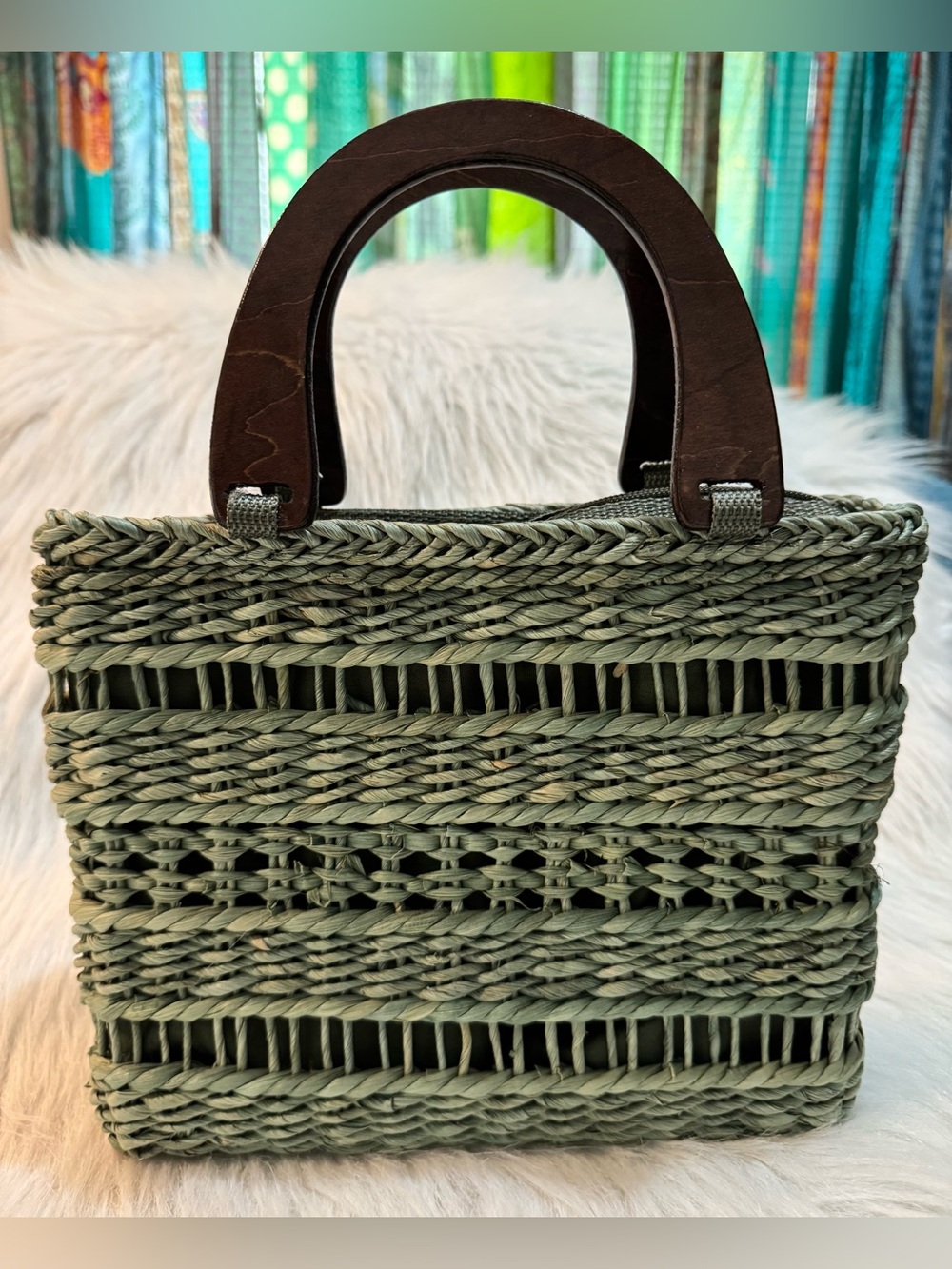 Ladies Unbranded Small Raffia Woven Satchel With Wooden Handles Sage Green GUC